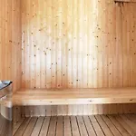 14 Person In Vaeggerlose-by Traum * Bøtø By