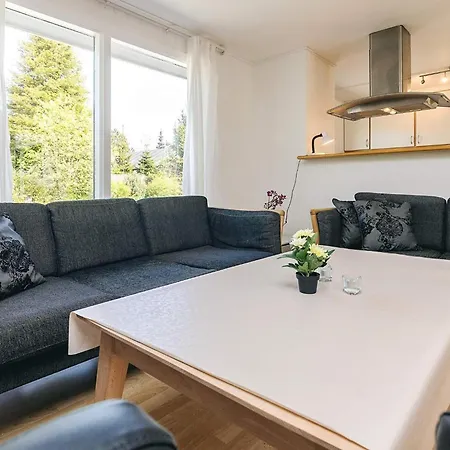 14 Person In Vaeggerlose-by Traum * Bøtø By